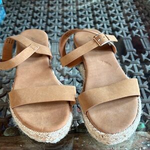 Hot Cakes Tan Dress Shoes for Kids